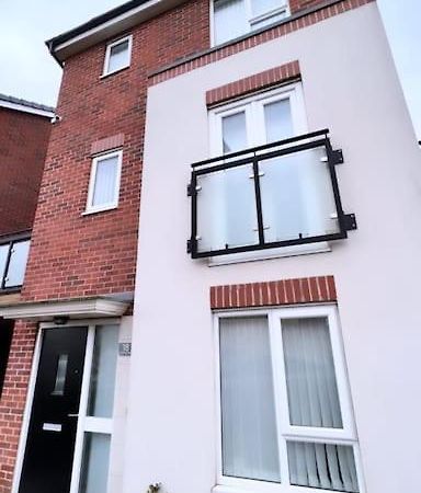 3 Stories, 5 Bedroom House In Prime Location With Balcony And Shared Garden Liverpool Exterior photo
