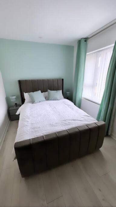3 Stories, 5 Bedroom House In Prime Location With Balcony And Shared Garden Liverpool Exterior photo